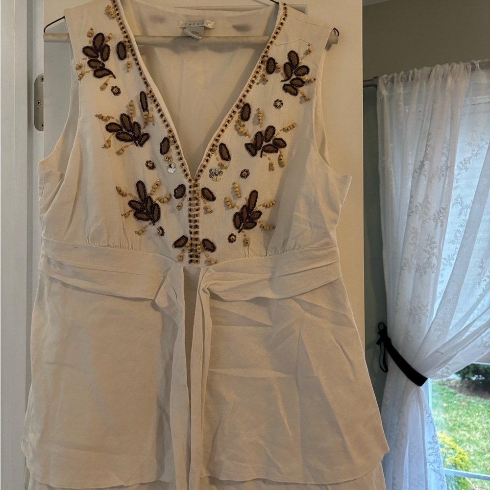 Tweeds White Sleeveless V-Neck Embellished Tunic
